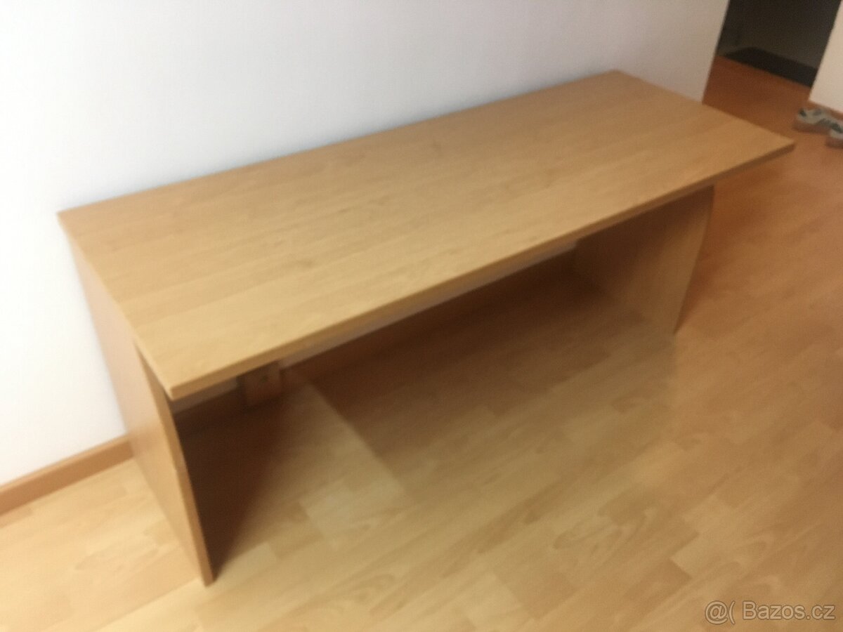 kancelářský psací stůl