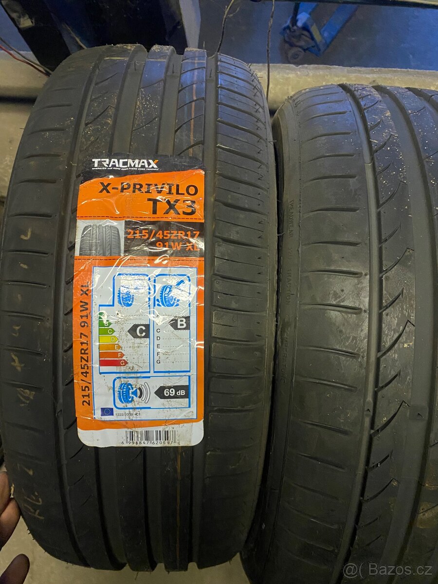 2x nove letni pneu tracmax 215/45 R17