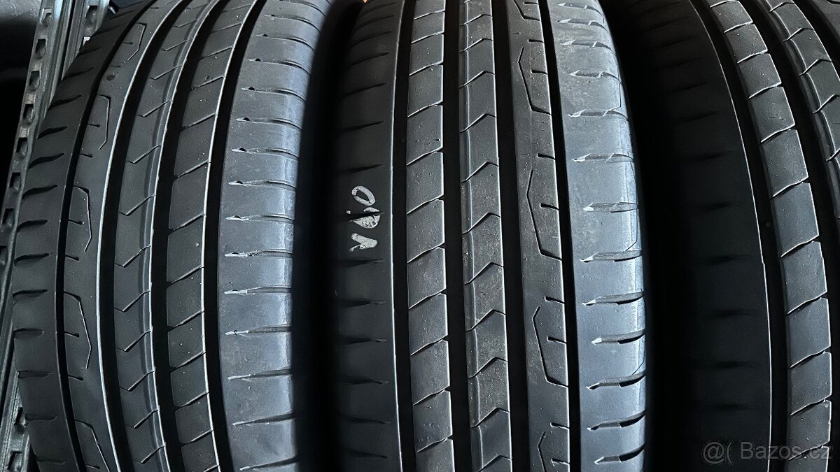 Prodám pneu 215/55 R18Continental