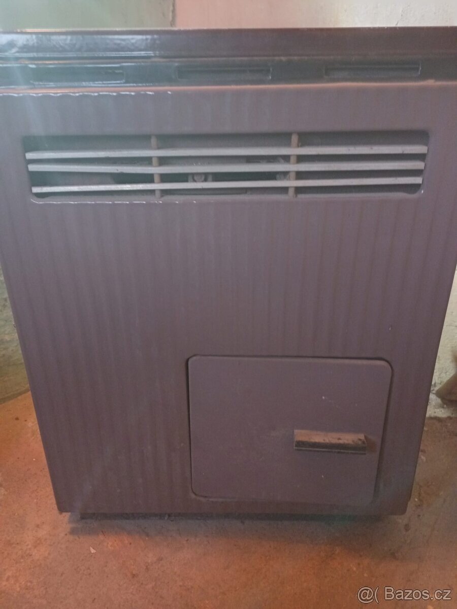 Starší kamna kovosmalt Zenit II, 5,6kw