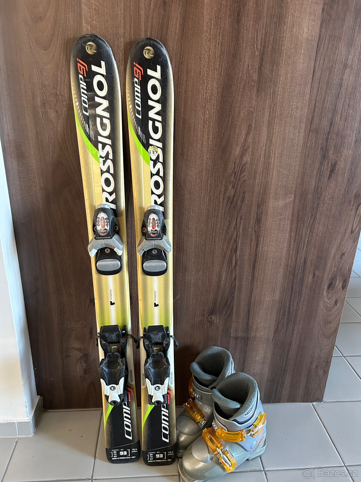 Sjezdové lyže 93cm + lyžáky 19.5