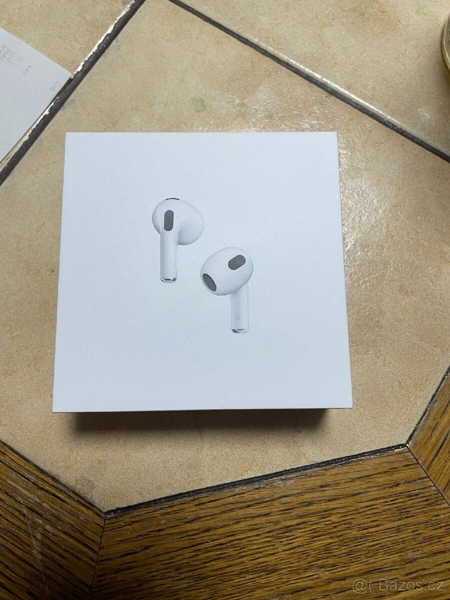 Sluchátka AirPods 3.generace (2021)
