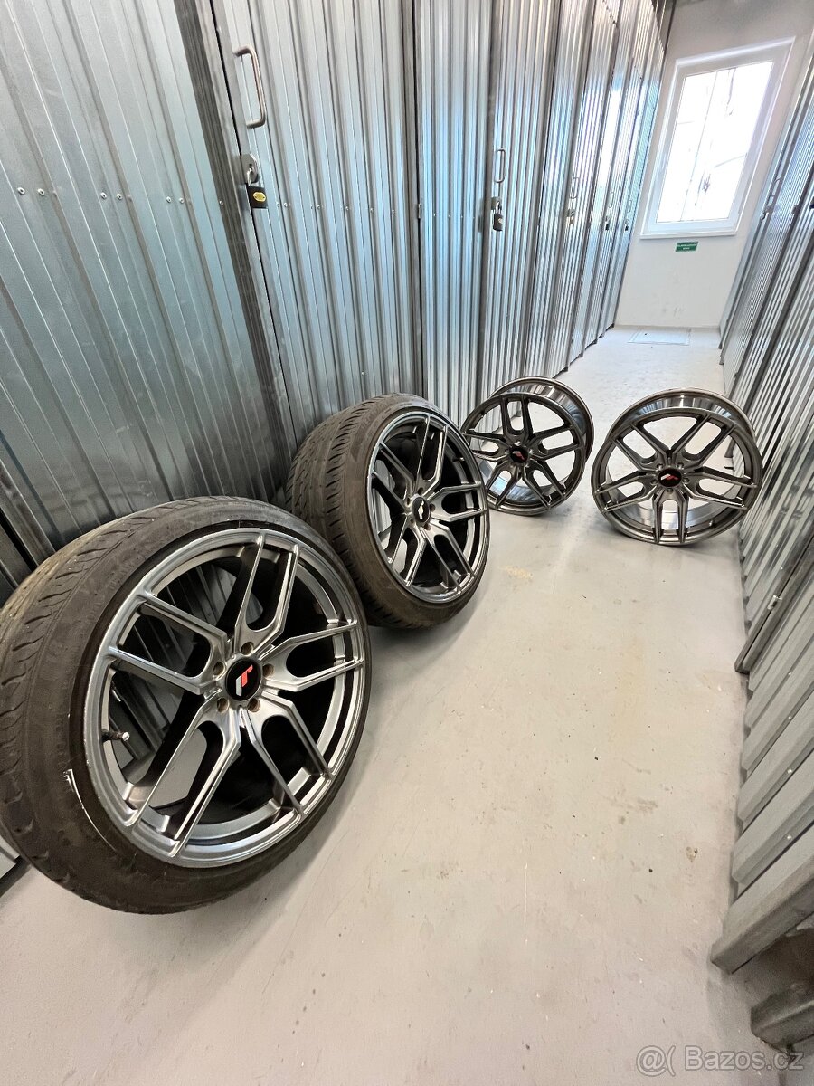 Japan Racing JR25 R18 5x100 Hyper Black