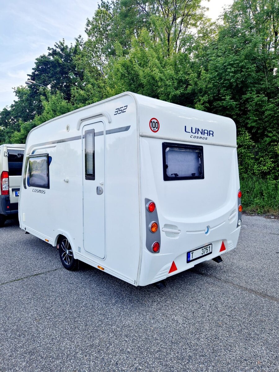 Malý karavan LUNAR COSMOS 352 - jen 965 kg