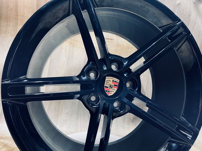 TOP sada Porsche Taycan R21 originál