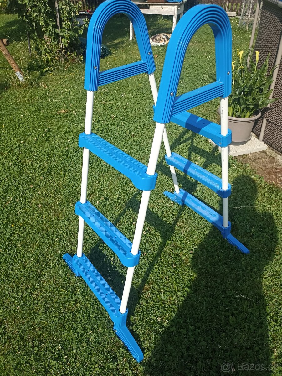 Schůdky do bazénu
