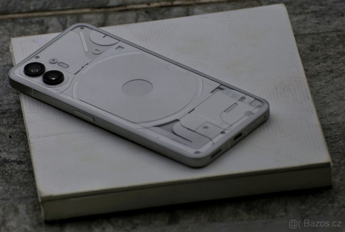 Nothing phone 2. (12/256)