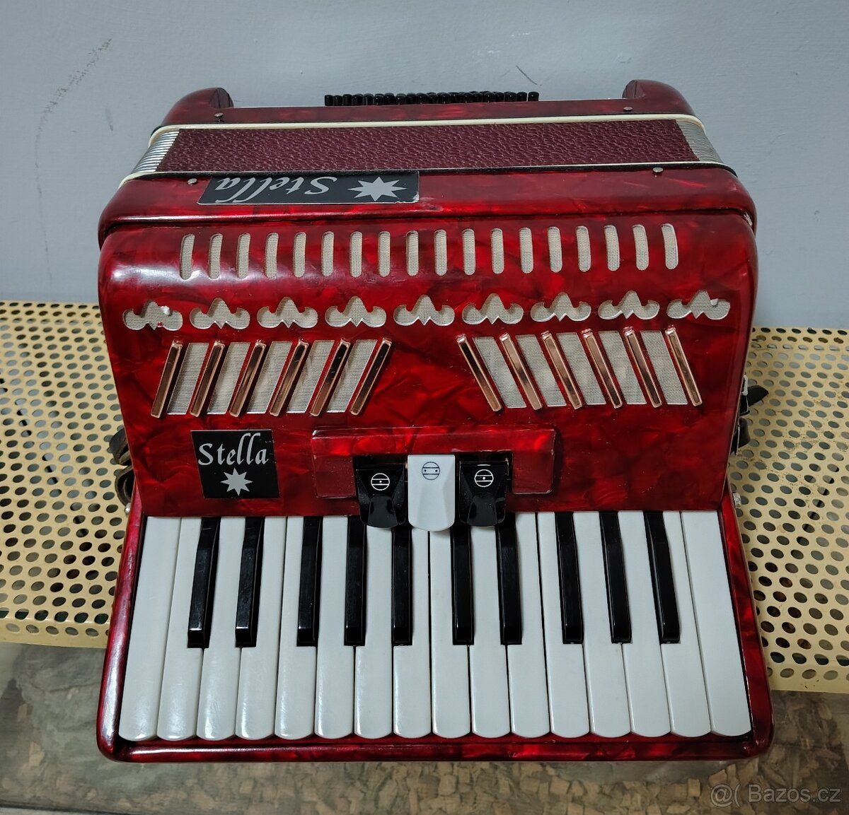 Zachovalý akordeon-harmonika STELLA 48 basů - ideální na výl