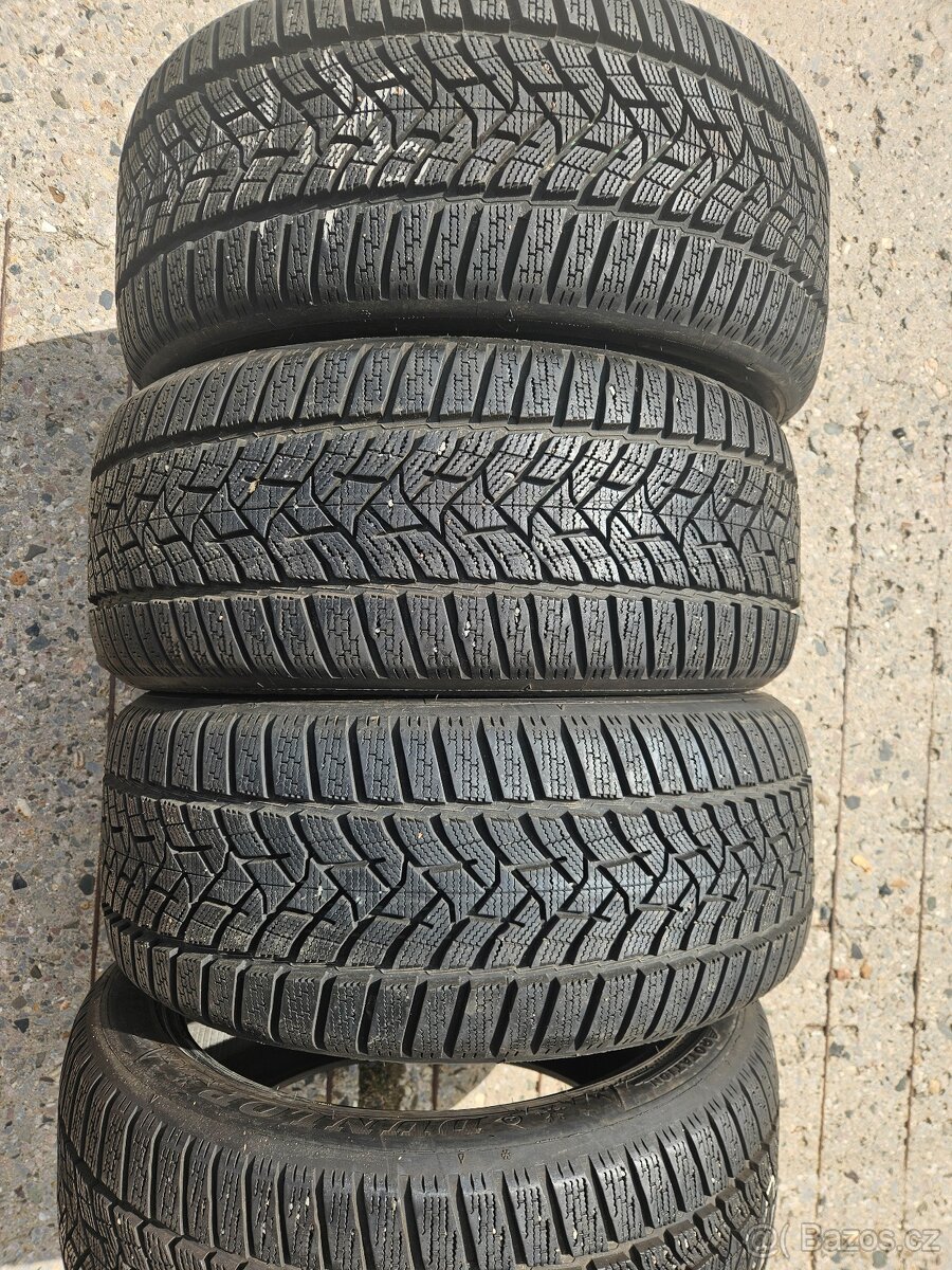 Zimní pneumatiky 23545R18 Dunlop