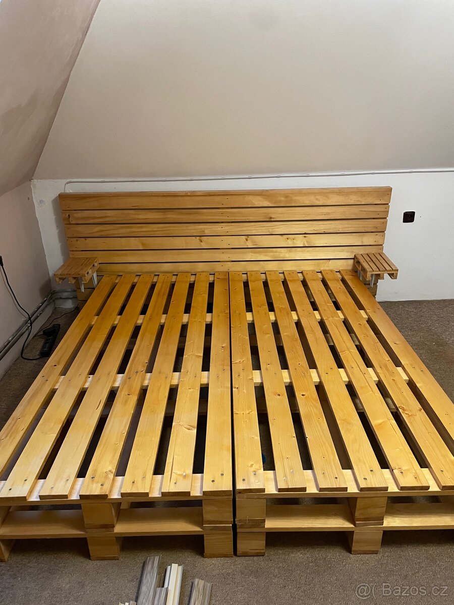 Manželská postel z palet