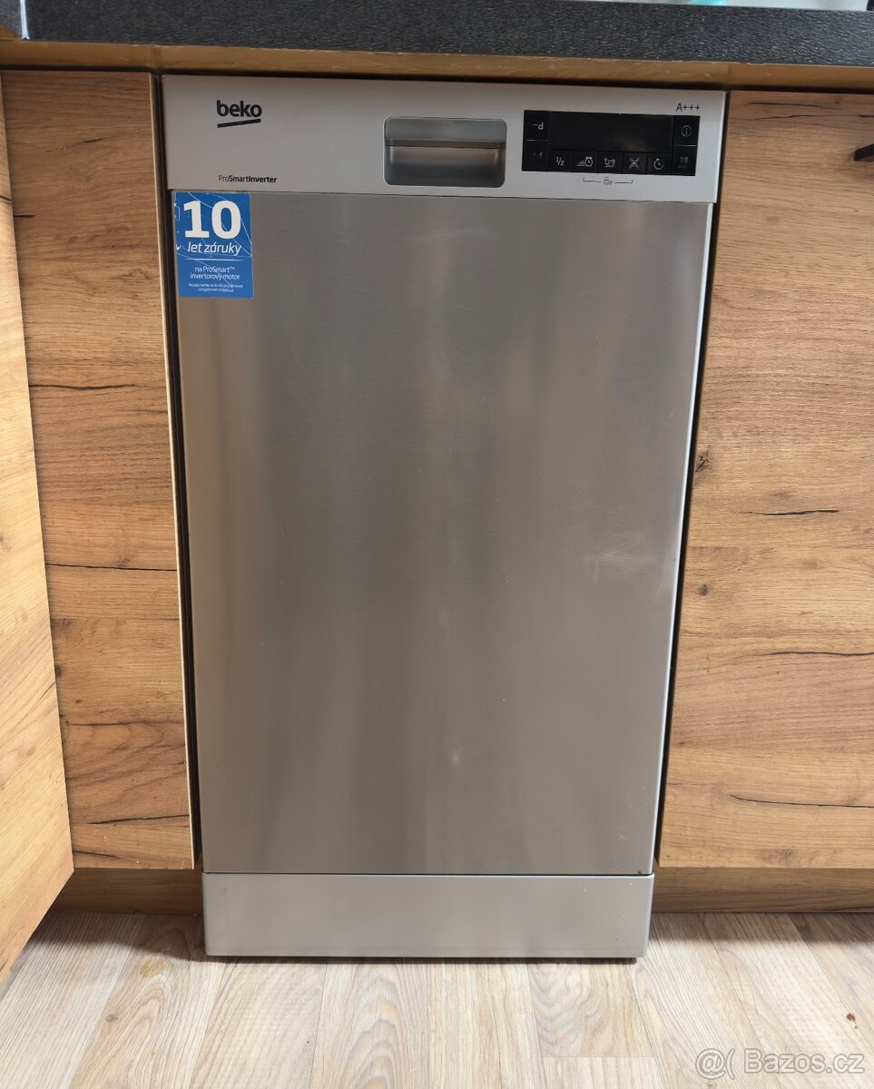 Myčka na nádobí 45cm BEKO DFS28130X