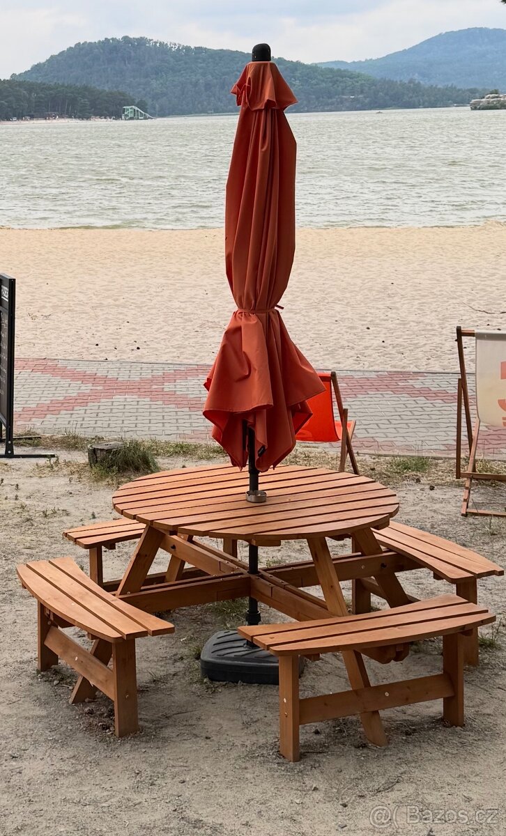 Slunečník se zátěží na vodu