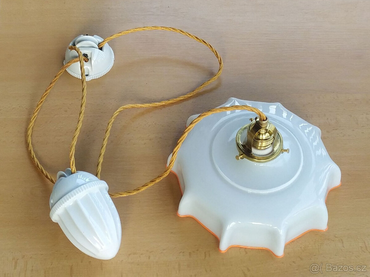 Starý stahovací lustr / stahovačka s řaseným stínidlem