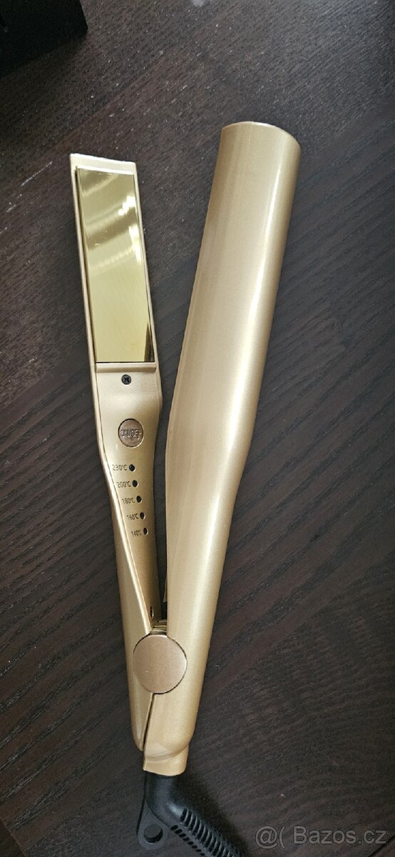 Žehlička na zvlnění vlasů