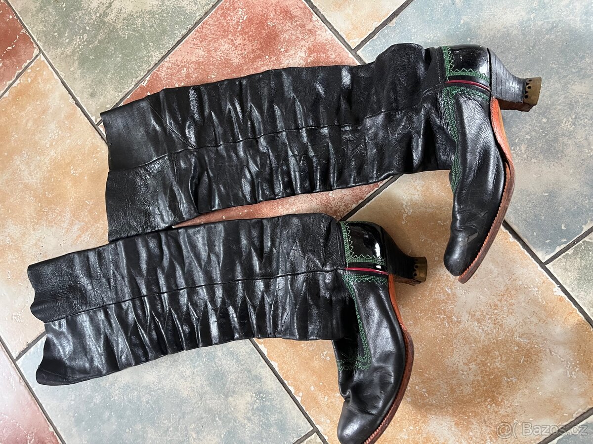 Vyšívané krojové boty dámské