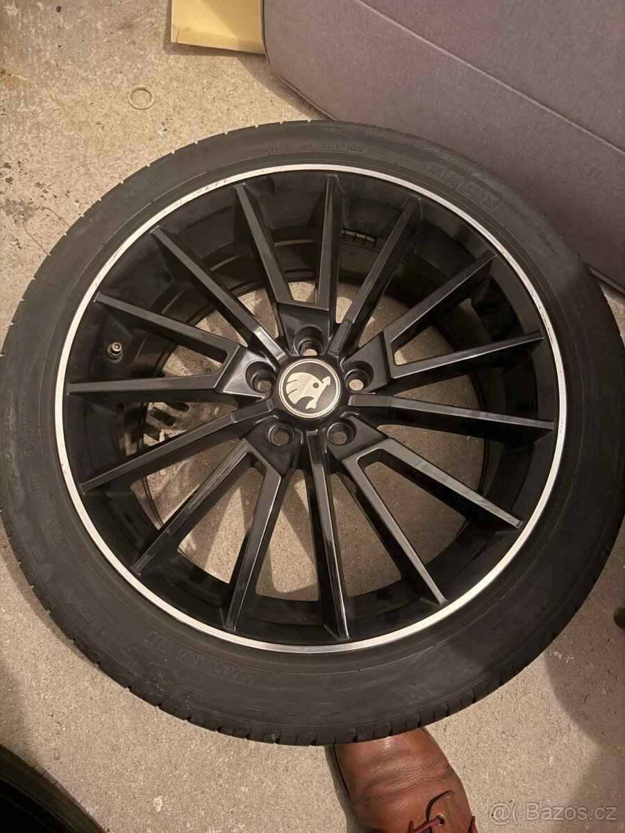 Alu kola 17" Škoda Scala + letní pneu Pire