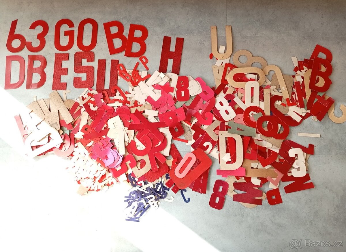 Písmena na komunistické nástěnky