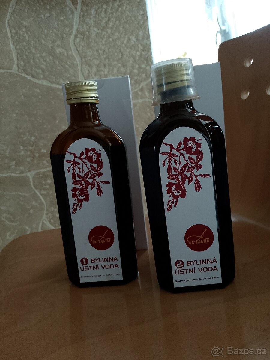 Dvě bylinné ústní vody