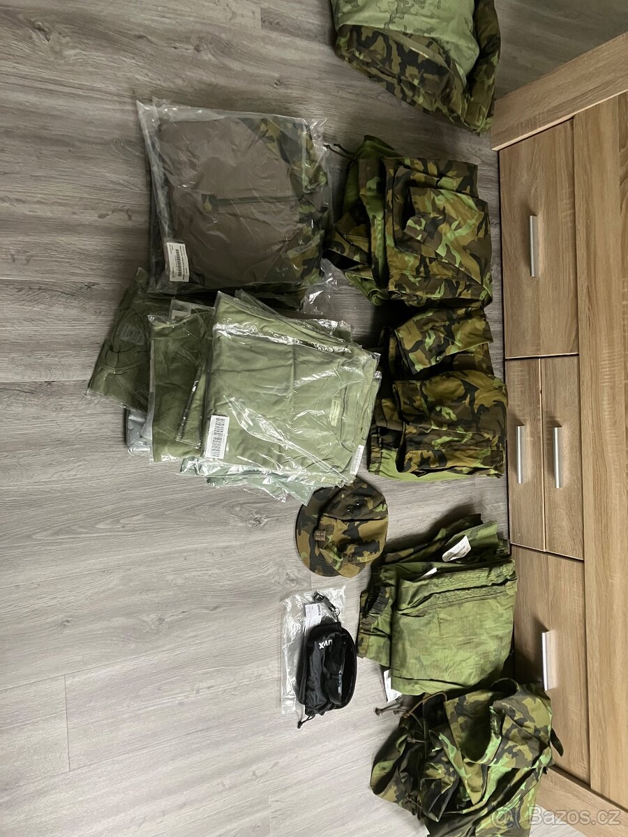 Vojenská výstroj AČR