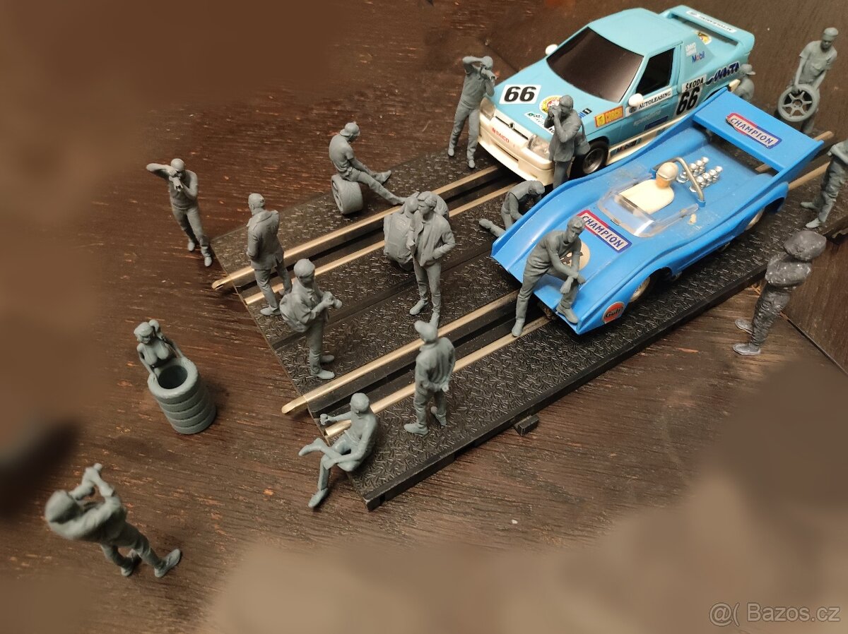 Figurky fanoušků, diváků, fotografů pro autodráhu, diorama..