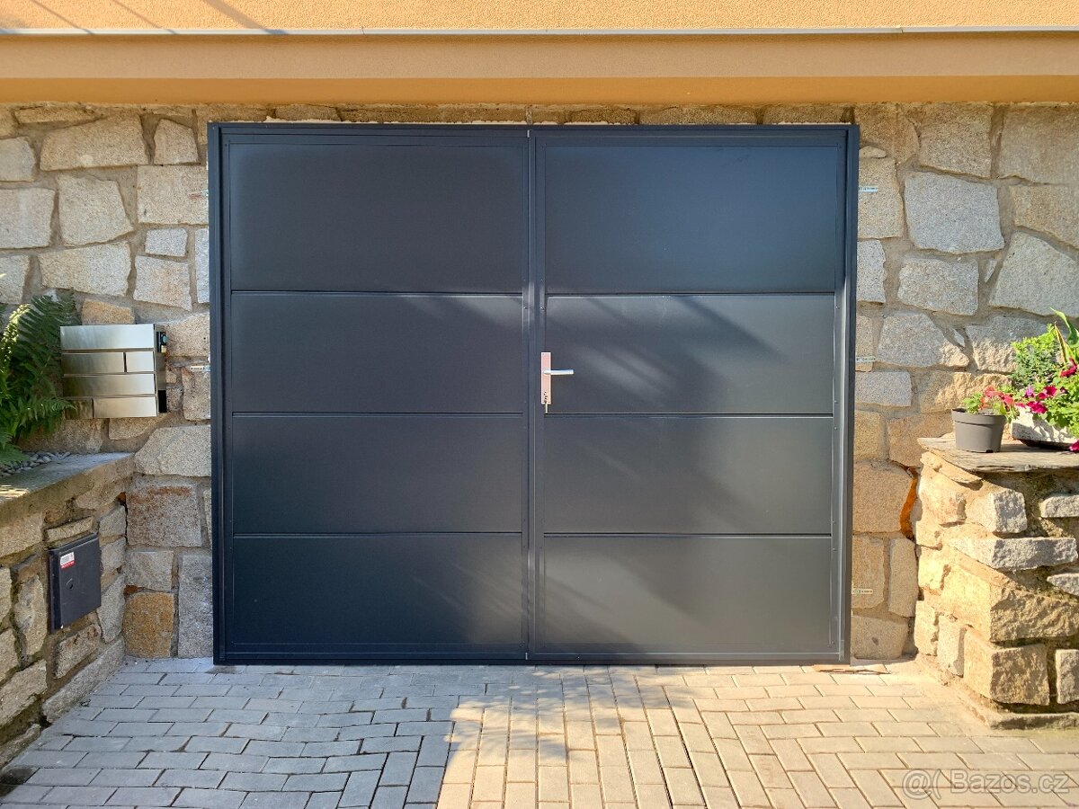 Garážová vrata dvoukřídlá