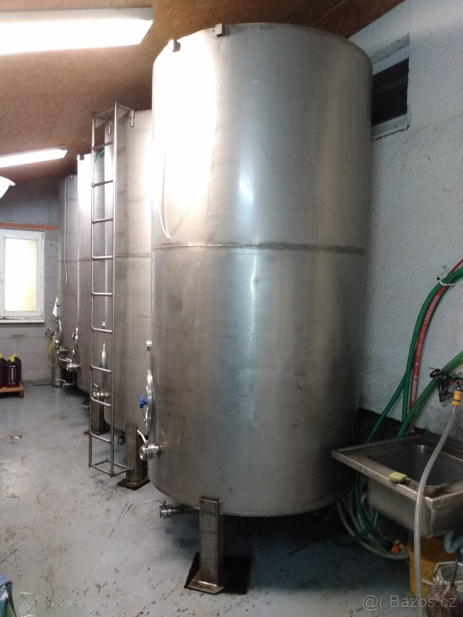 Predám nerezové nádrže na víno
