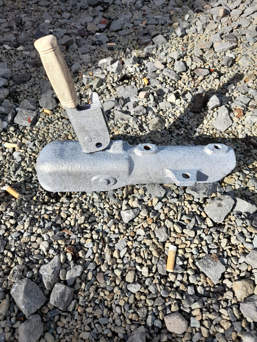 Tažný kloub na přívěsný vozík