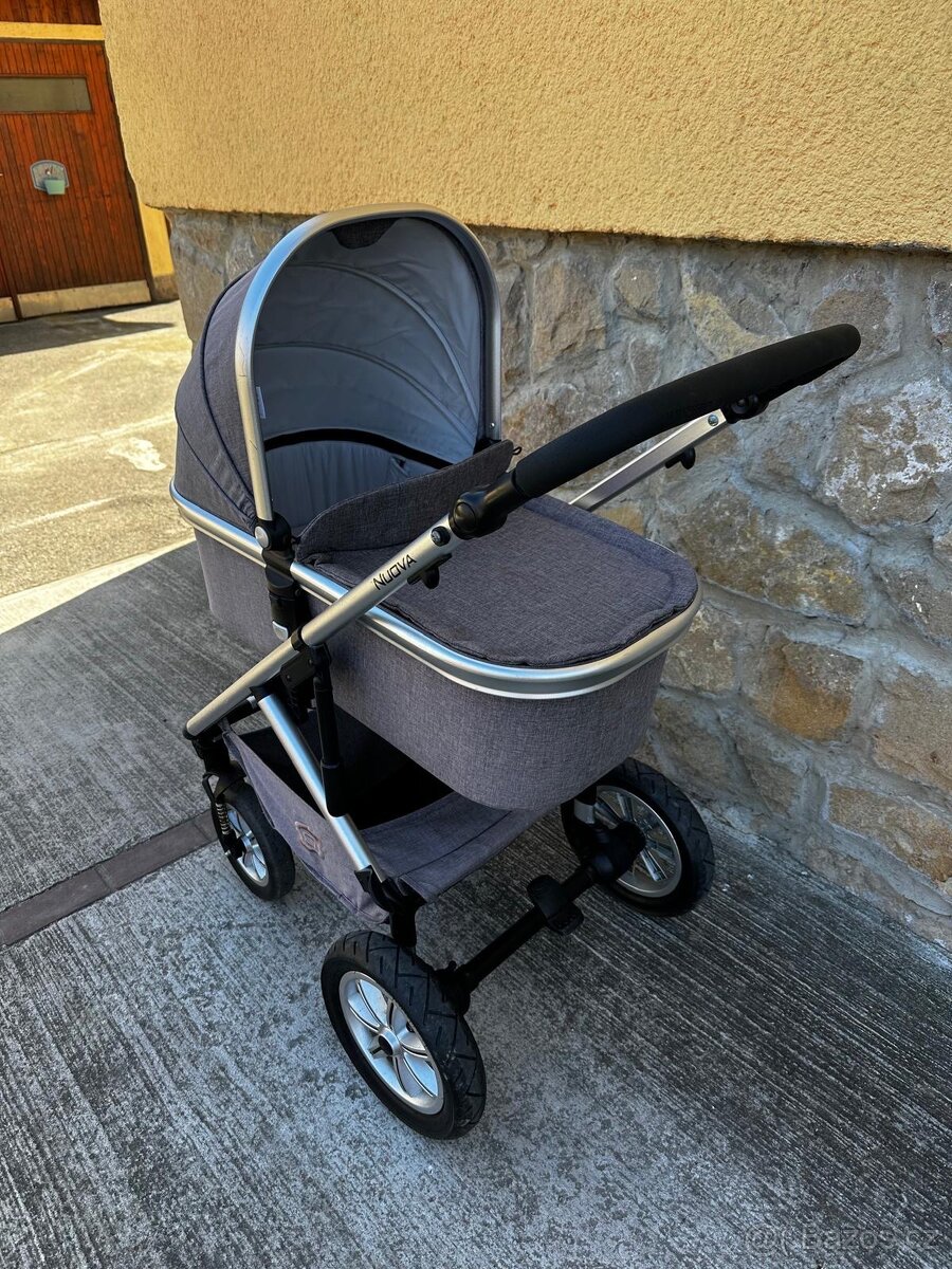 Kočárek s korbičkou