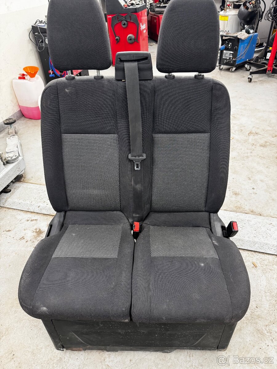 Přední dvojsedacka Ford Custom