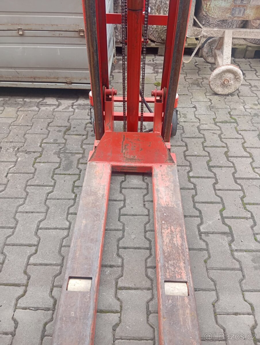 Ruční hydraulický vysokozdvižný vozik