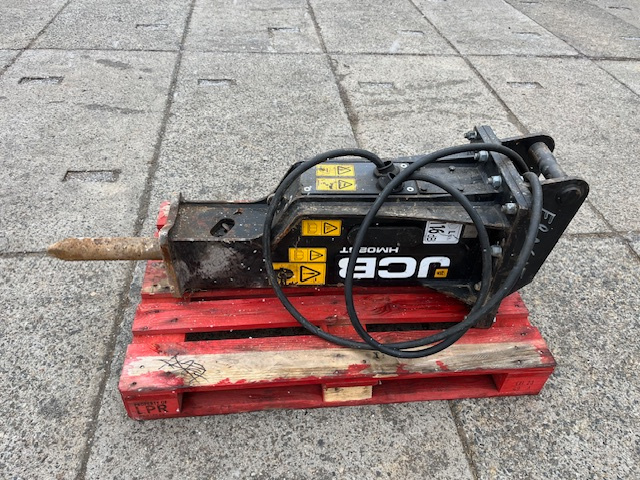 KLADIVO JCB HM026T