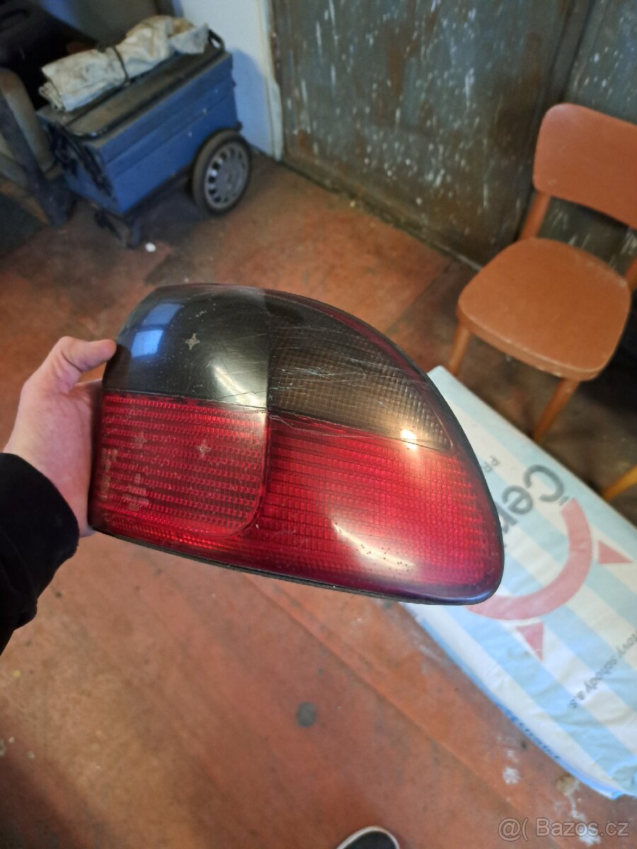 Opel Omega B zadní světlo