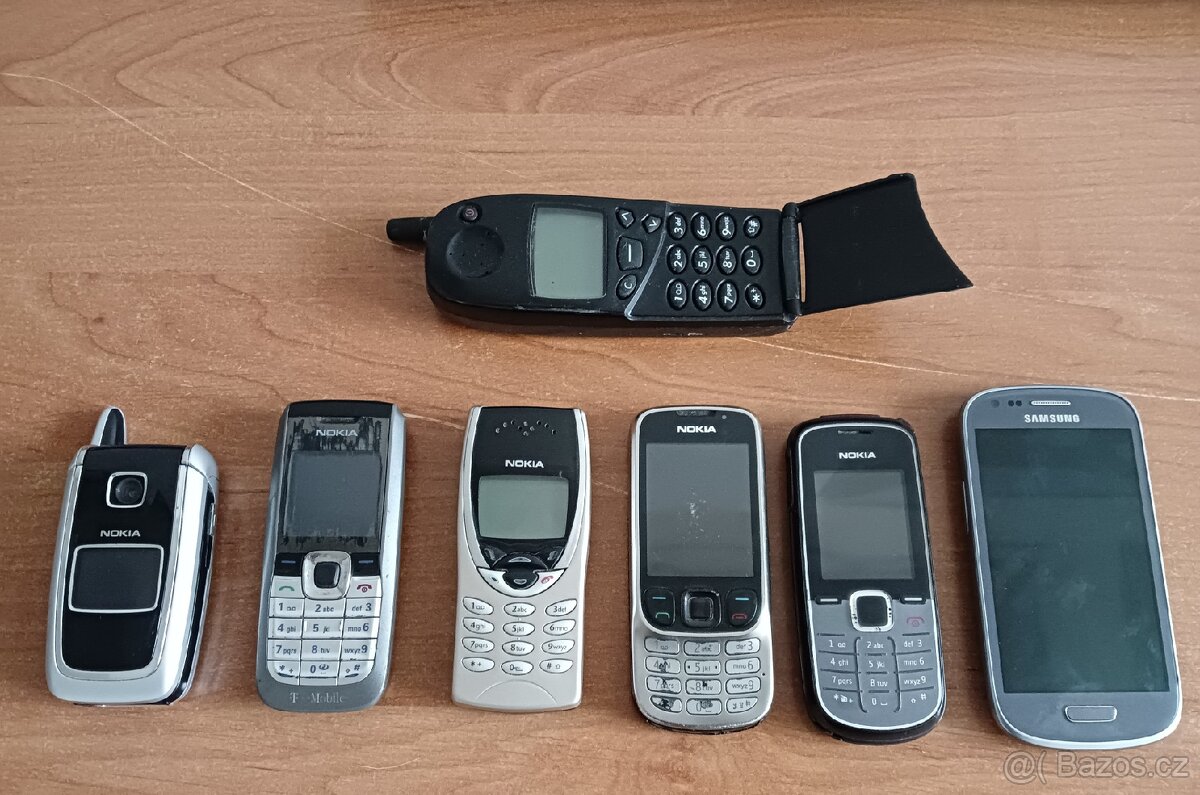 Prodám sbírku telefonů Nokia a 1x Samsung