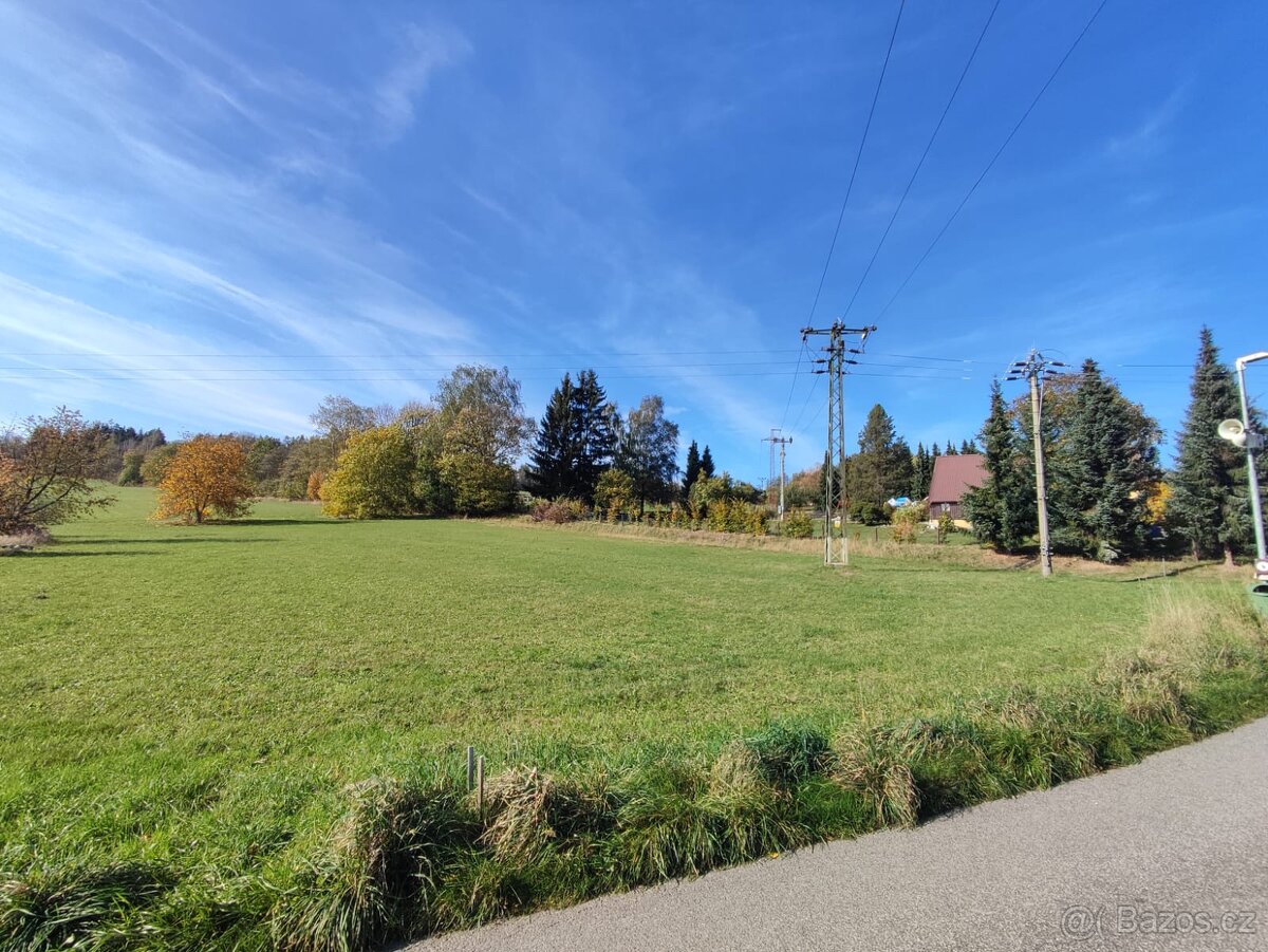 Stavební pozemek 1721m2 - Skuhrov