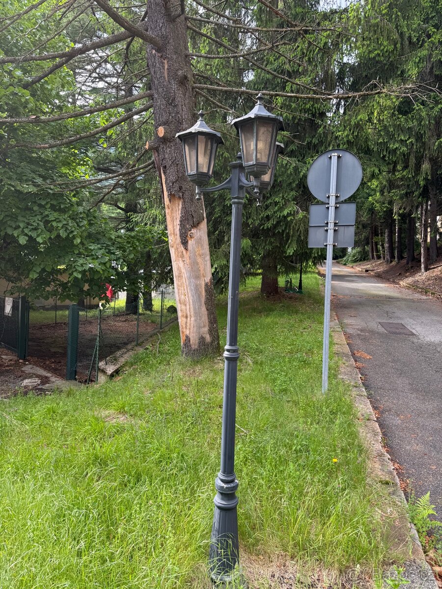 Starožitné venkovní lampy – 230 cm, litinové