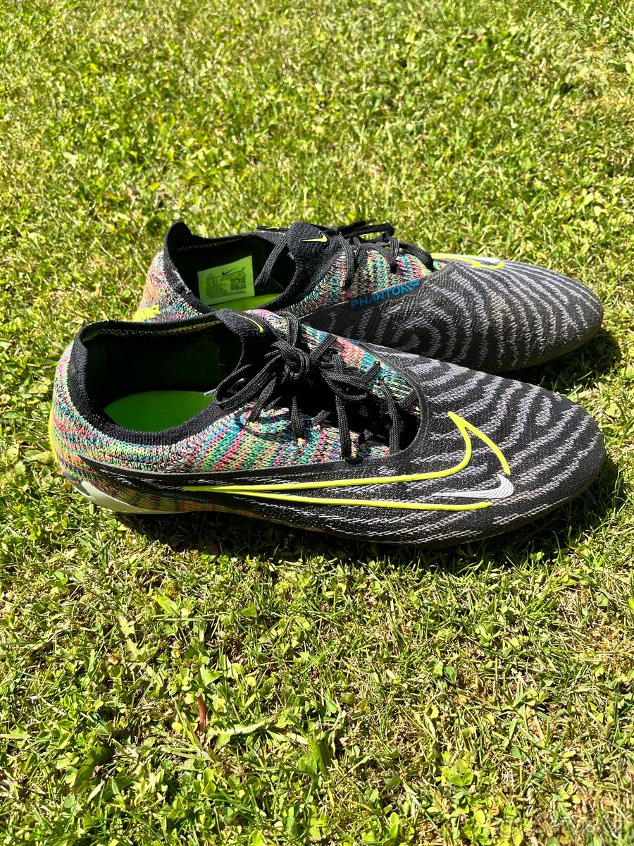 Kopačky Nike Phantom 44,5 lisokolíky