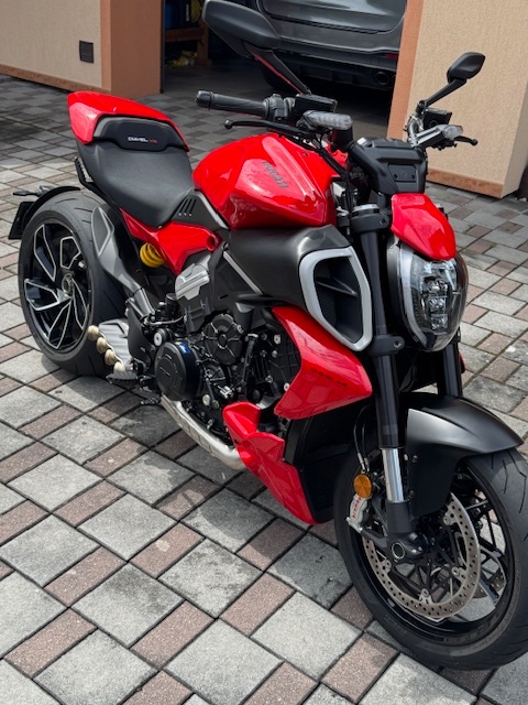 DUCATI DIAVEL V4