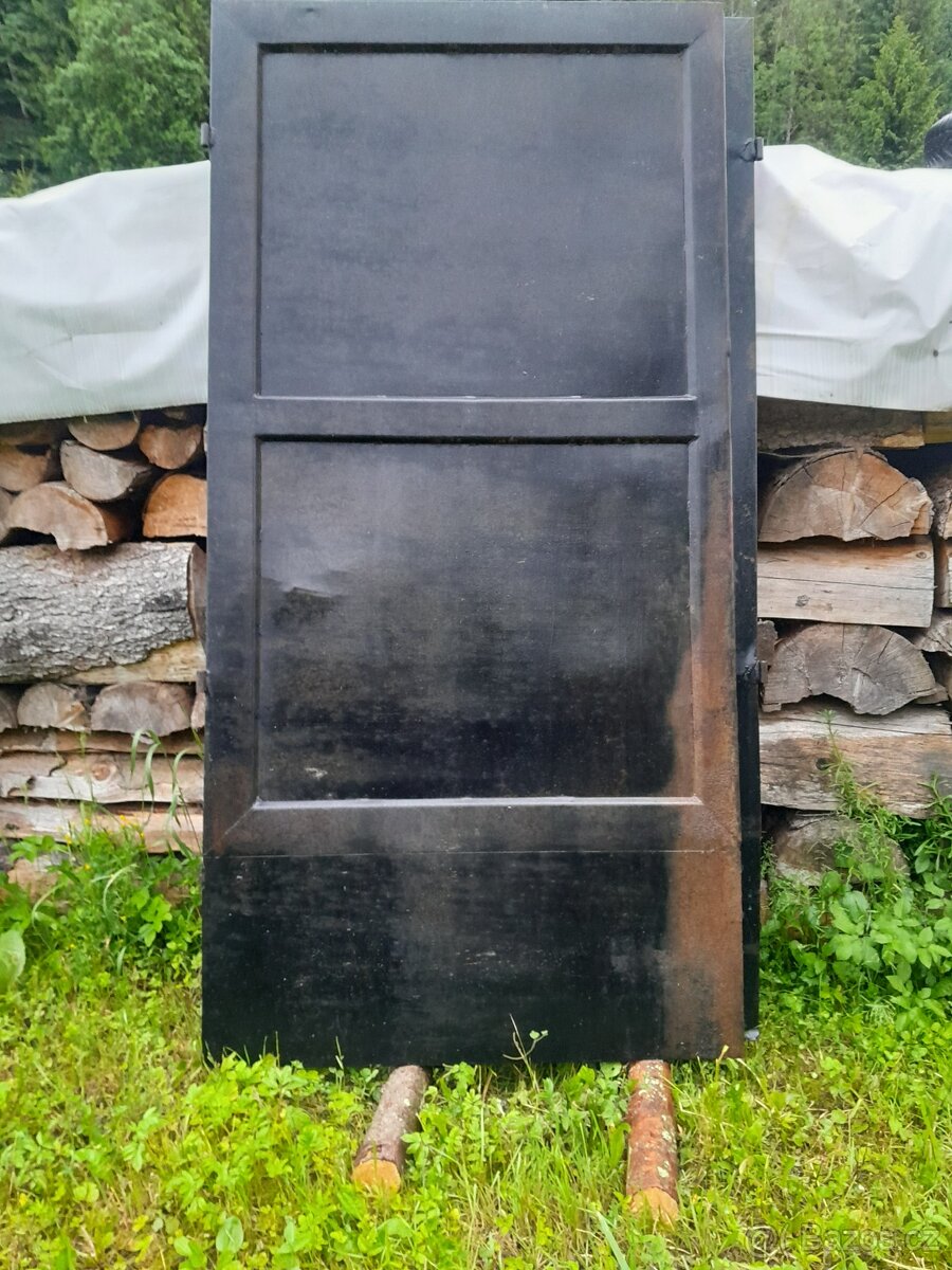 plechová vrata  238x234