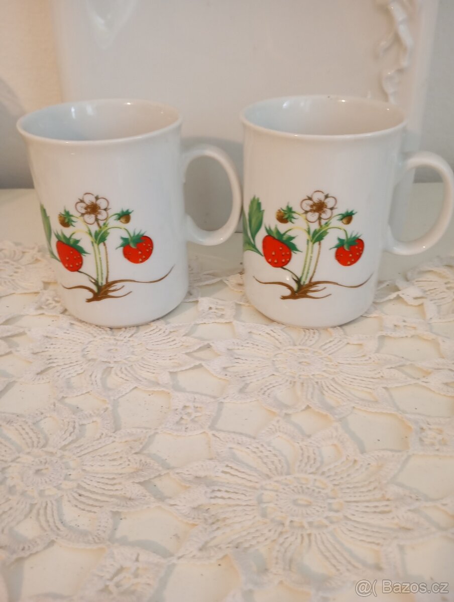 Retro hrnek Czechoslovakia jahůdky,kus