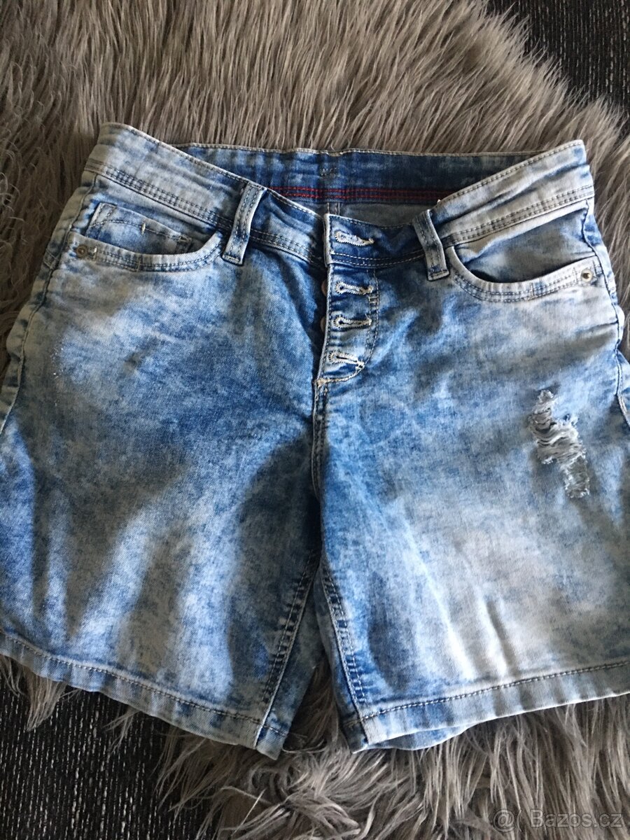 Džínové kraťasy zn.H&M vel.38