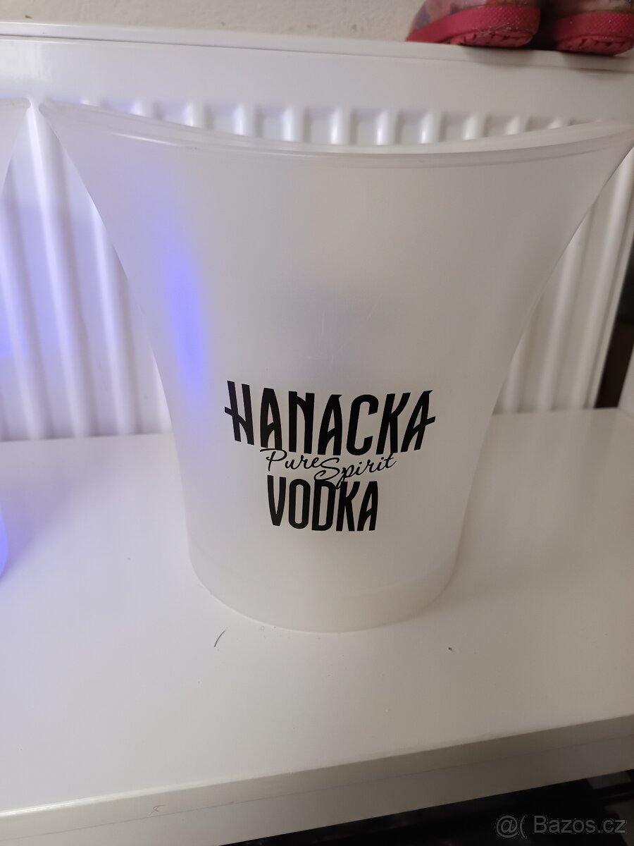 ICE kýbl hanácká vodka svítící.
