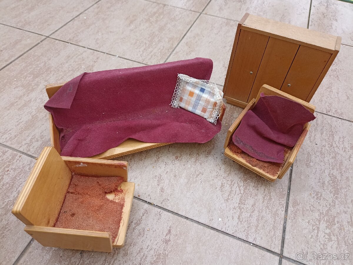 Retro nábytek pro panenky skříň židle pohovka