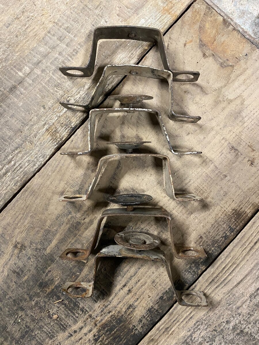 Predám držiaky na puklice Škoda 110r