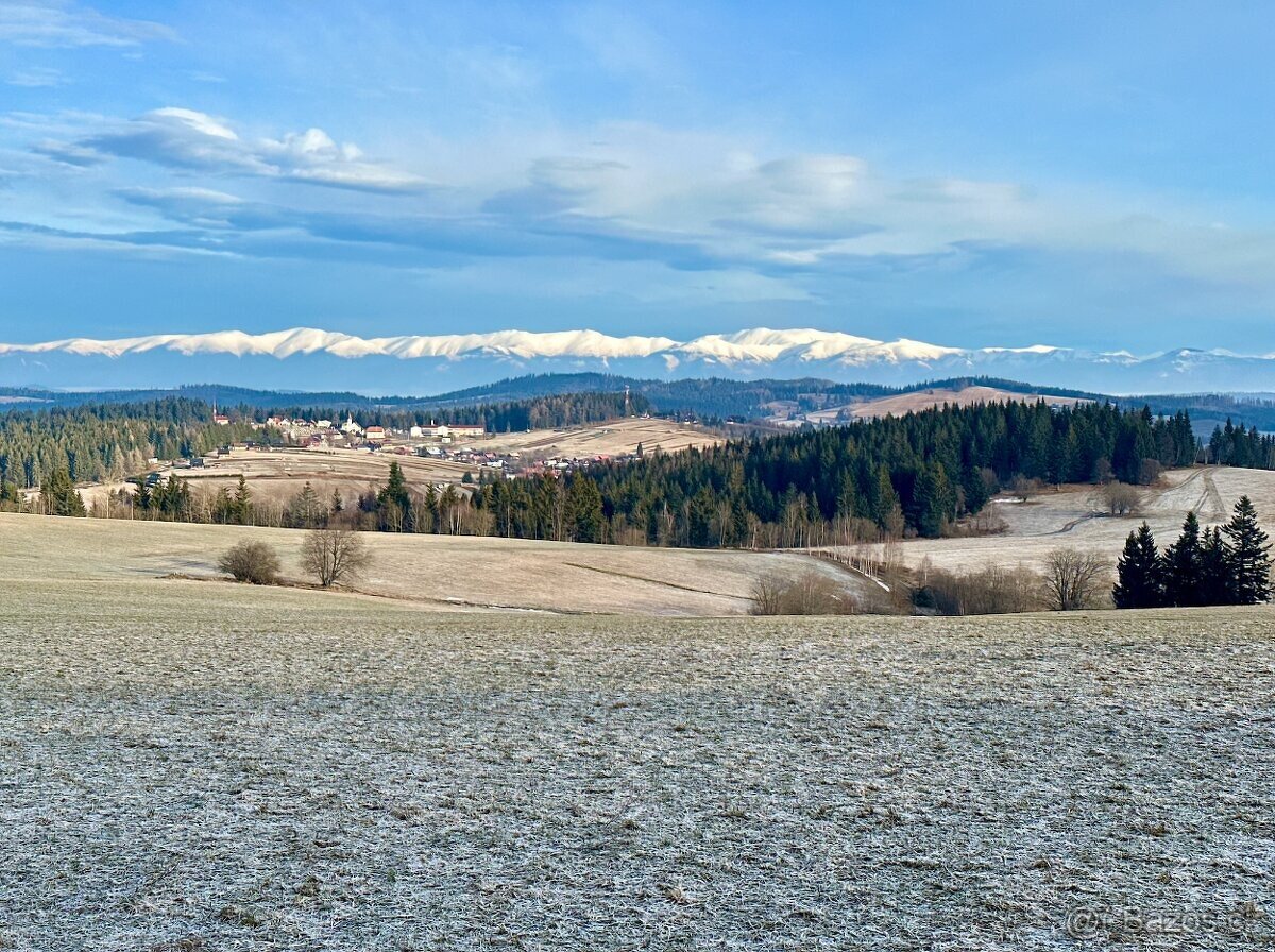 ozemok s EXCELENTNÝM VÝHĽADOM na TATRY a Super Polohou