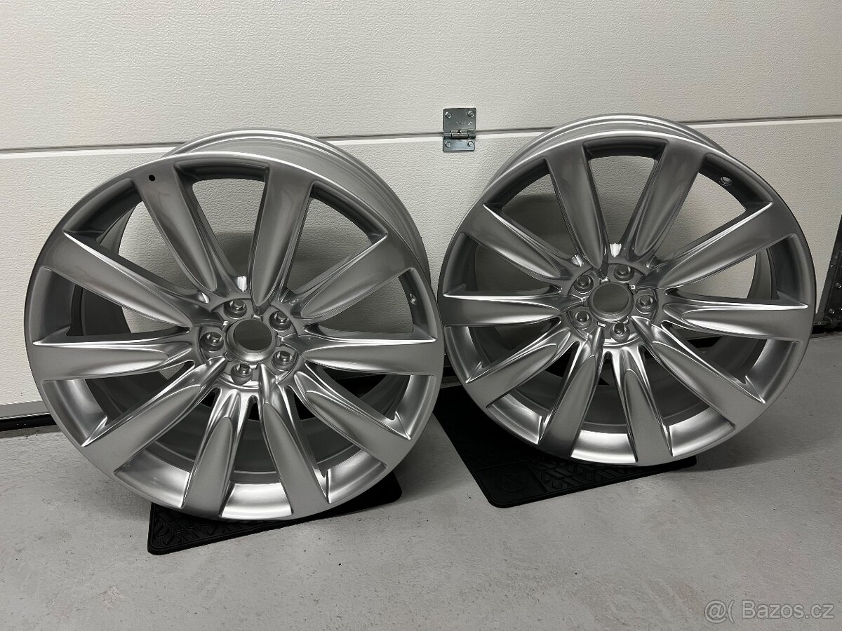 NOVÉ KOLA BENTLEY R21