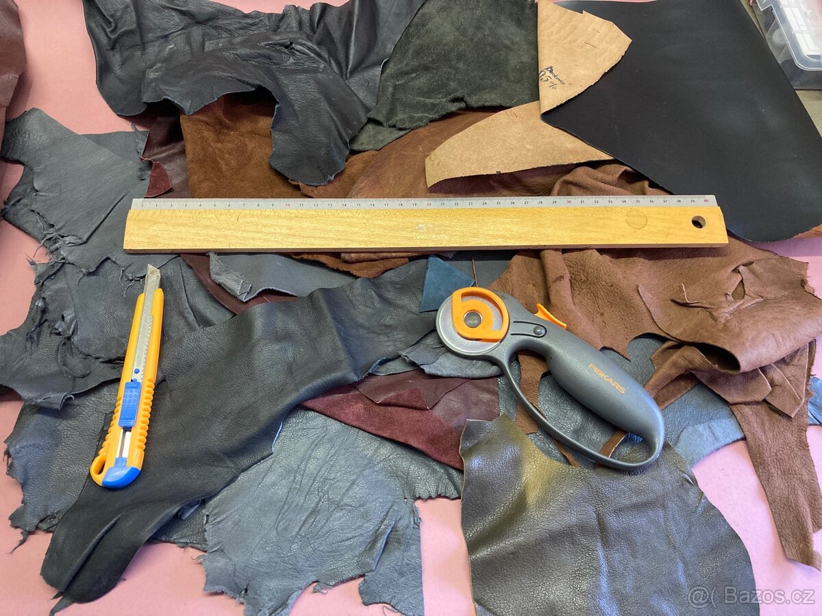 Zbytky - odřezy oděvních kůží