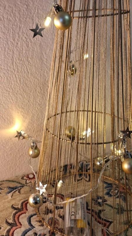 DESIGNOVÝ VÁNOČNÍ STROMEČEK SE SVĚTÝLKY