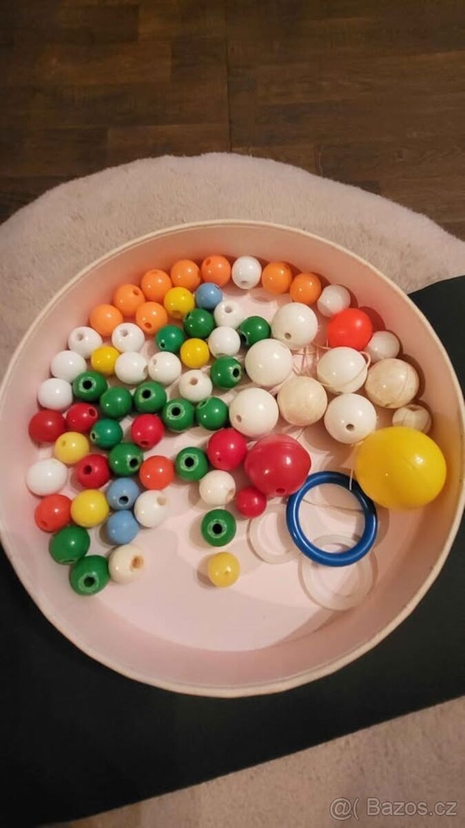 Retro různé doplňky kočárky, korále řetězy, medvídci očička