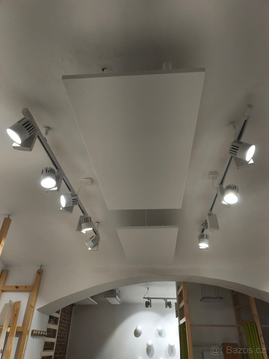 Bodové osvětlení na kolejnici (celkem 25 bodovek)