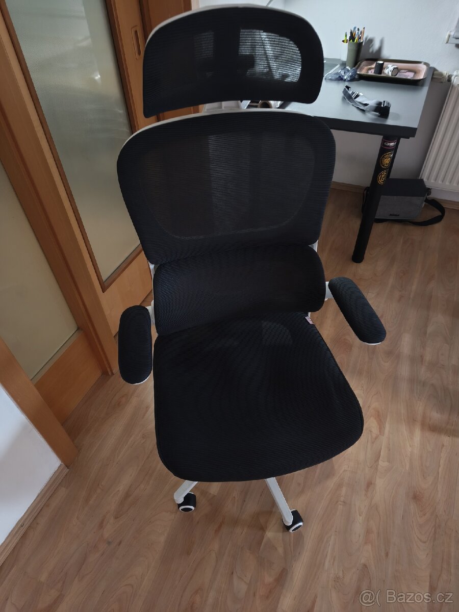 Kancelářské křeslo